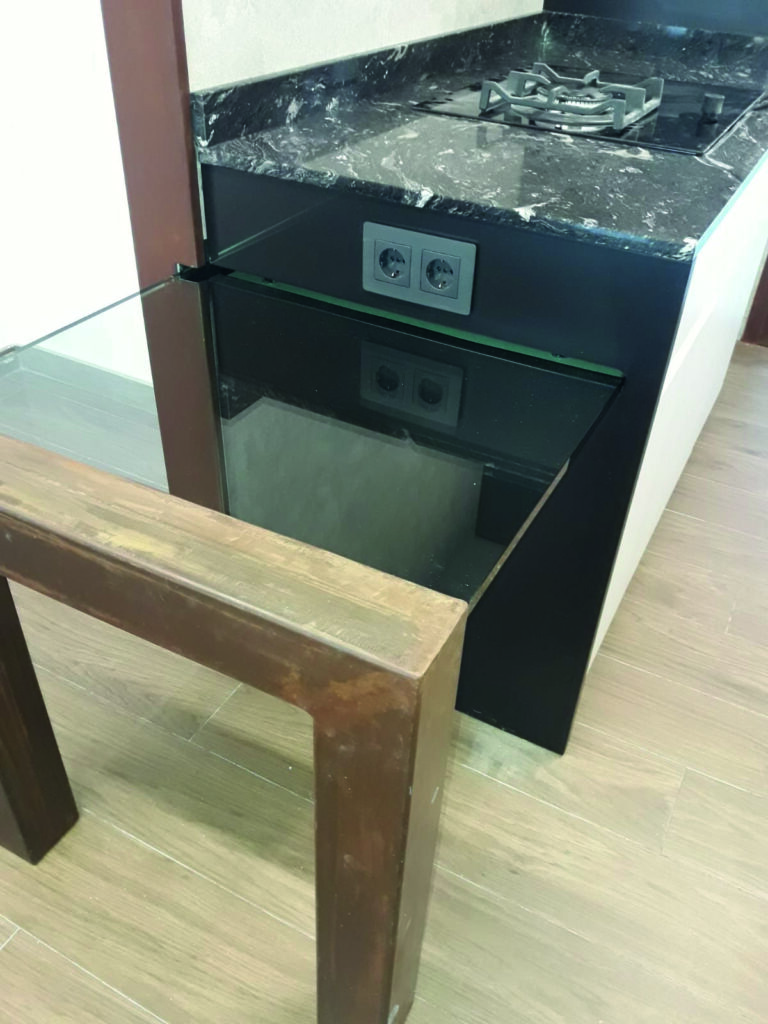 mesa extensible con inserción en el mueble de cocina mesa extensible con inserción en el mueble de cocina